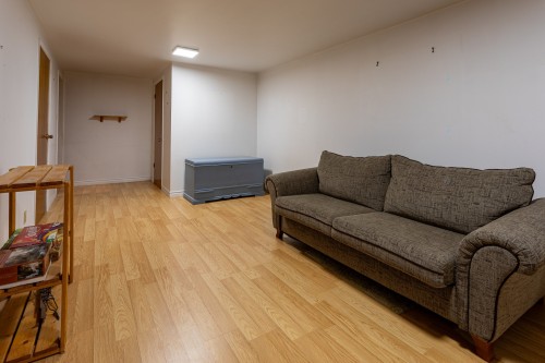 Salle familiale - 2143 Rue Labelle, Shawinigan, QC - Indoor