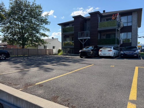 Parking - 101-1505 Rue Bernier, Saint-Jean-Sur-Richelieu, QC - Outdoor