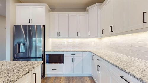 1404 17Th Street, Cranbrook, BC - Indoor Photo Showing Kitchen