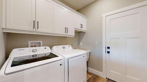 1404 17Th Street, Cranbrook, BC - Indoor Photo Showing Laundry Room