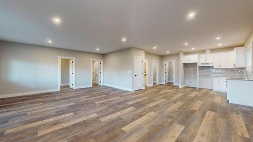 1404 17Th Street, Cranbrook, BC - Indoor Photo Showing Kitchen