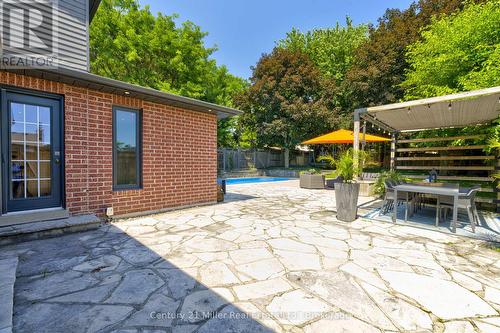 6 Mays Crescent, Hamilton (Waterdown), ON - Outdoor