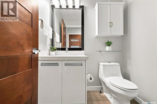 203 2007 Pohorecky Crescent, Saskatoon, SK - Indoor Photo Showing Bathroom
