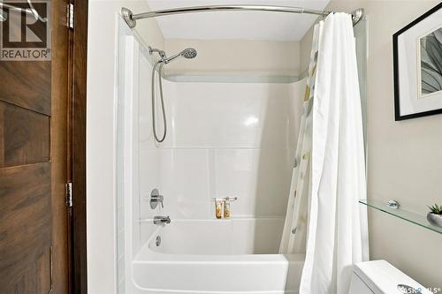203 2007 Pohorecky Crescent, Saskatoon, SK - Indoor Photo Showing Bathroom