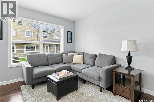 203 2007 Pohorecky Crescent, Saskatoon, SK - Indoor Photo Showing Living Room