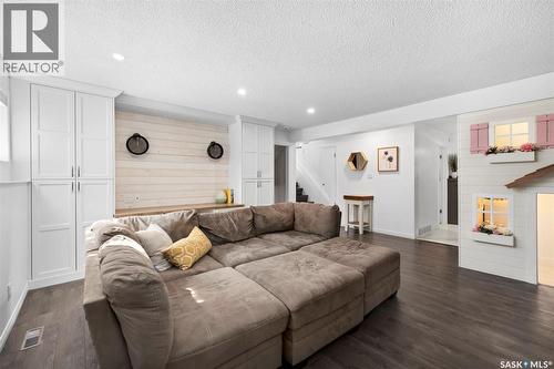 35 Ridgedale Bay, White City, SK - Indoor Photo Showing Living Room