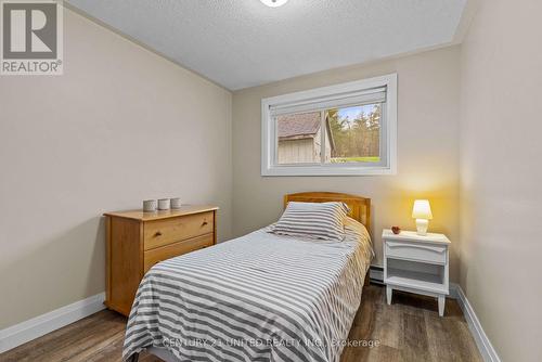 385 Kents Bay Road, Otonabee-South Monaghan, ON - Indoor Photo Showing Bedroom