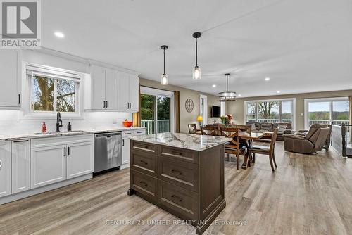 385 Kents Bay Road, Otonabee-South Monaghan, ON - Indoor Photo Showing Kitchen With Upgraded Kitchen
