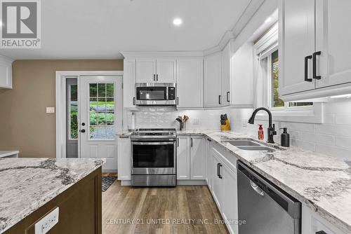 385 Kents Bay Road, Otonabee-South Monaghan, ON - Indoor Photo Showing Kitchen With Double Sink With Upgraded Kitchen