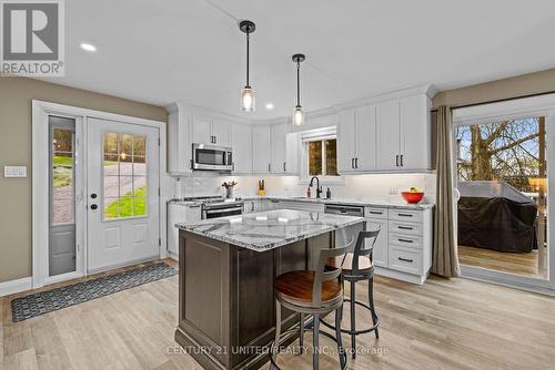 385 Kents Bay Road, Otonabee-South Monaghan, ON - Indoor Photo Showing Kitchen With Upgraded Kitchen