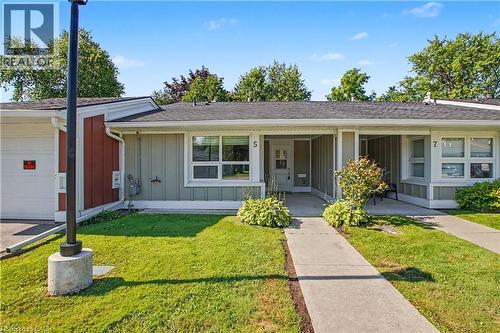 5 SZOLLOSY Circle  Hamilton, ON L9B 1T8