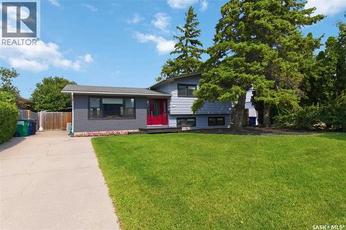 122 Assiniboine Drive, Saskatoon, SK - Outdoor With Facade