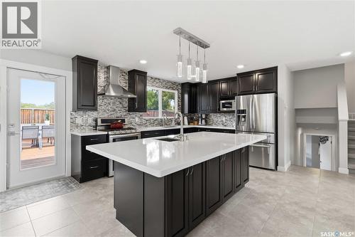 122 Assiniboine Drive, Saskatoon, SK - Indoor Photo Showing Kitchen With Upgraded Kitchen