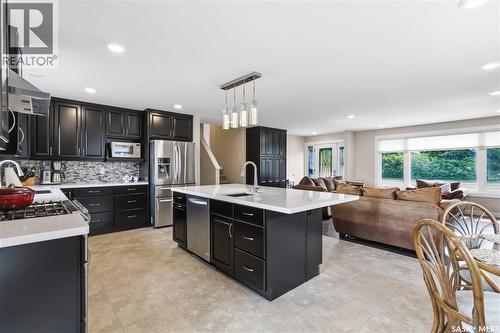 122 Assiniboine Drive, Saskatoon, SK - Indoor Photo Showing Kitchen With Upgraded Kitchen