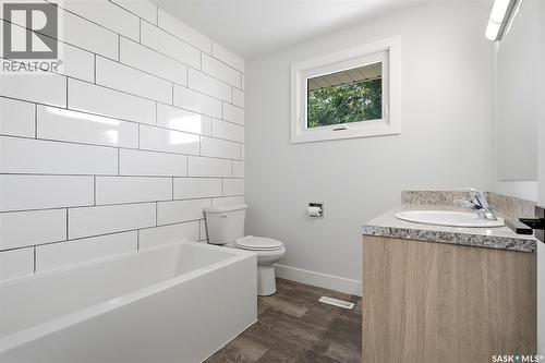 10 Osborne Crescent, Regina, SK - Indoor Photo Showing Bathroom