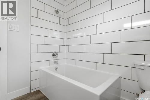 10 Osborne Crescent, Regina, SK - Indoor Photo Showing Bathroom
