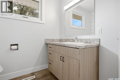 10 Osborne Crescent, Regina, SK - Indoor Photo Showing Bathroom
