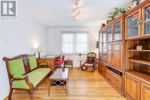 2 Durham Crescent, Brampton, ON - Indoor