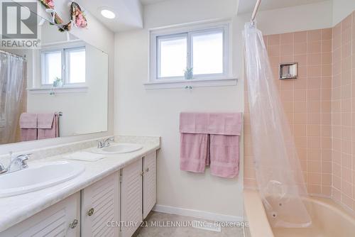 2 Durham Crescent, Brampton, ON - Indoor Photo Showing Bathroom