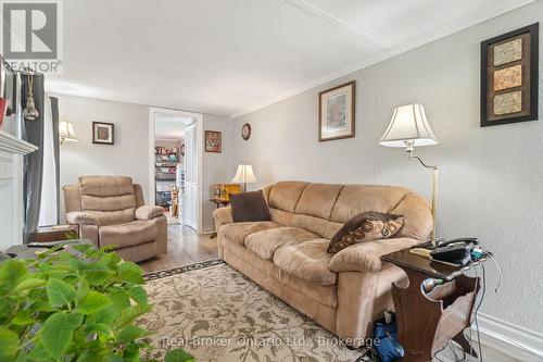 524 Poplar Place, Centre Wellington, ON - Indoor Photo Showing Living Room With Fireplace