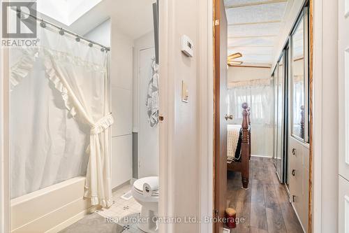 524 Poplar Place, Centre Wellington, ON - Indoor Photo Showing Bathroom