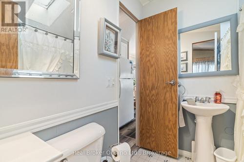524 Poplar Place, Centre Wellington, ON - Indoor Photo Showing Bathroom