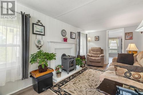 524 Poplar Place, Centre Wellington, ON - Indoor Photo Showing Living Room With Fireplace