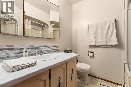 6142 7Th Avenue N, Regina, SK - Indoor Photo Showing Bathroom