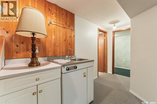 6142 7Th Avenue N, Regina, SK - Indoor Photo Showing Kitchen