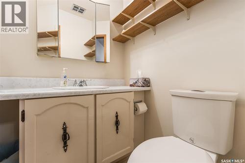 6142 7Th Avenue N, Regina, SK - Indoor Photo Showing Bathroom