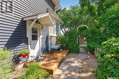 1046 Clifton Avenue, Moose Jaw, SK - Outdoor