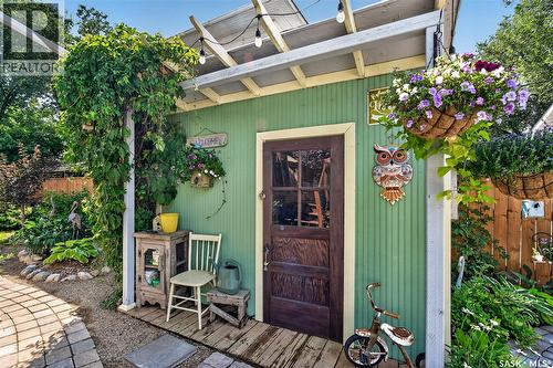 1046 Clifton Avenue, Moose Jaw, SK - Outdoor