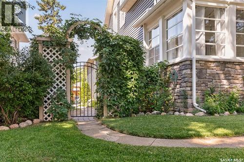 1046 Clifton Avenue, Moose Jaw, SK - Outdoor