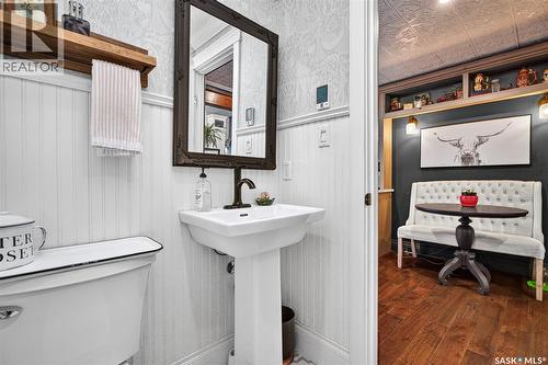 1046 Clifton Avenue, Moose Jaw, SK - Indoor Photo Showing Bathroom