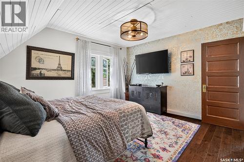 1046 Clifton Avenue, Moose Jaw, SK - Indoor Photo Showing Bedroom
