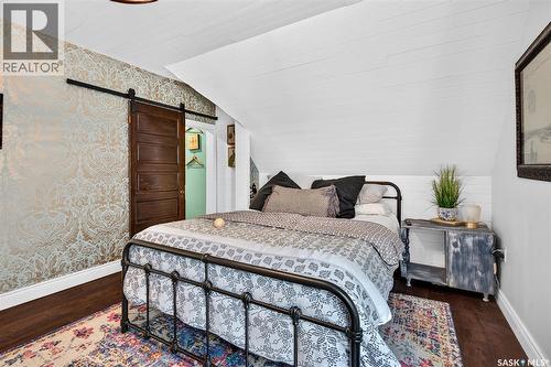 1046 Clifton Avenue, Moose Jaw, SK - Indoor Photo Showing Bedroom