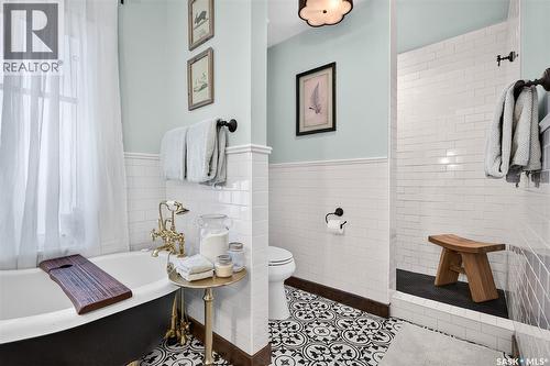 1046 Clifton Avenue, Moose Jaw, SK - Indoor Photo Showing Bathroom