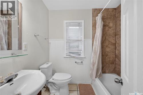 1812 Ottawa Street, Regina, SK - Indoor Photo Showing Bathroom