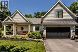427 SMITH Avenue  Burlington, ON L7R 2T9