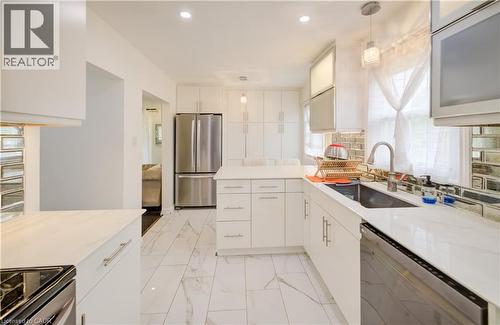 152 Clark Avenue, Kitchener, ON - Indoor Photo Showing Kitchen With Upgraded Kitchen