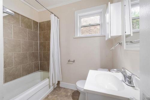 301 Langside Street, Winnipeg, MB - Indoor Photo Showing Bathroom