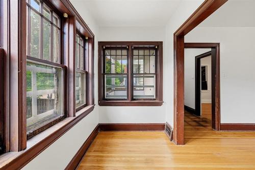 301 Langside Street, Winnipeg, MB - Indoor Photo Showing Other Room