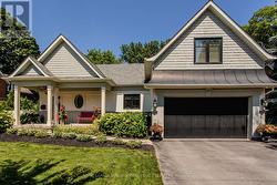 427 SMITH AVENUE  Burlington, ON L7R 2T9