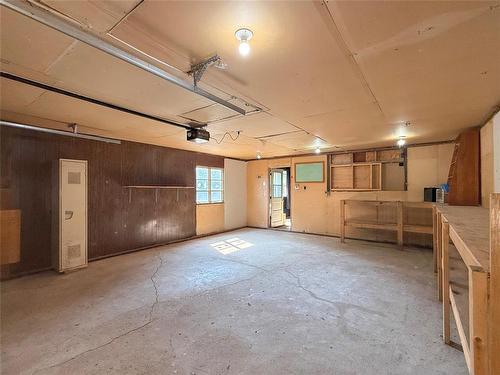 1829 Mcdonald Avenue, Brandon, MB - Indoor Photo Showing Garage