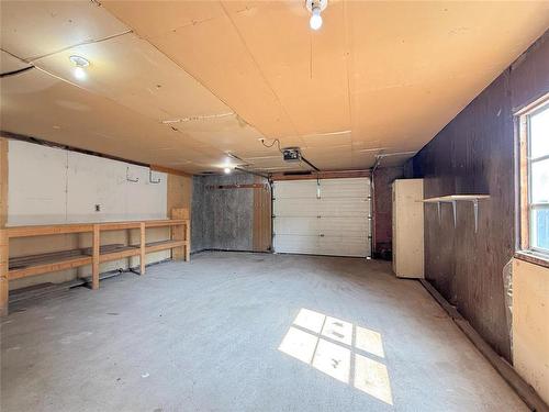 1829 Mcdonald Avenue, Brandon, MB - Indoor Photo Showing Garage