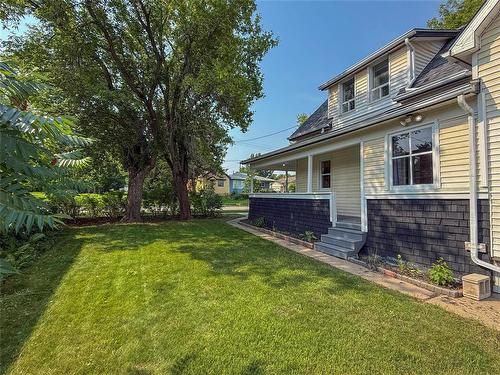 1829 Mcdonald Avenue, Brandon, MB - Outdoor With Deck Patio Veranda