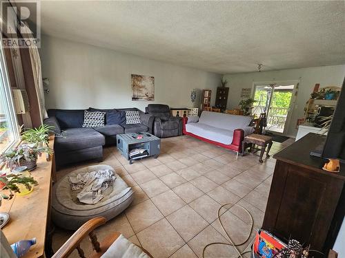 2-7 Ontario Drive, Spanish, ON - Indoor Photo Showing Living Room