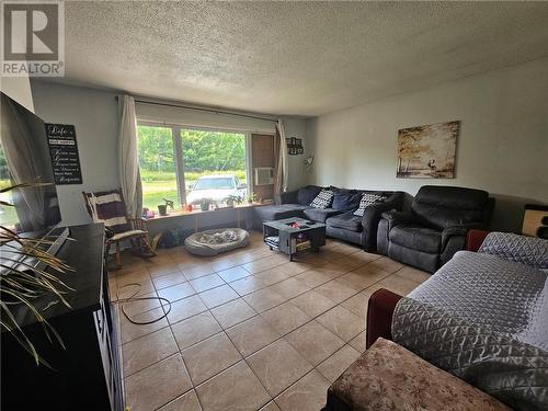 2-7 Ontario Drive, Spanish, ON - Indoor Photo Showing Living Room