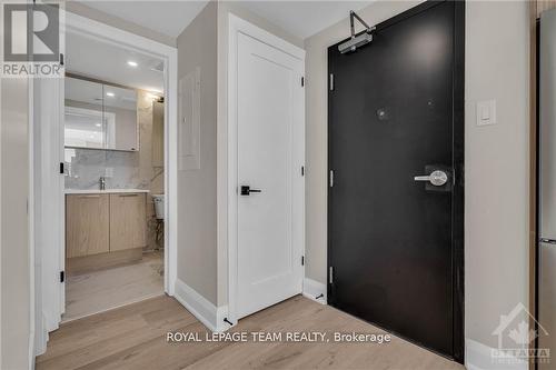 4 - 58 FLORENCE STREET , Ottawa, Ontario K2P 0W7 2
