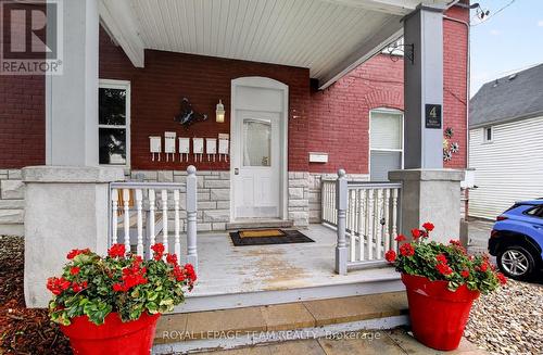 5 - 4 ECCLES STREET , Ottawa, Ontario K1R 6S2 4